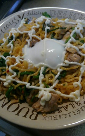 辛ラーメンで温玉マヨ焼きそば