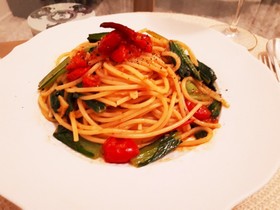 野菜だしで簡単♡小松菜とトマトのパスタ