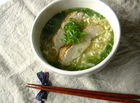 鶏ハムdeチャーシューで*美味*艶うどん