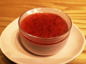 混ぜるだけ!イチゴのヨーグルトムース