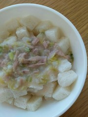 離乳食後期ツナとキャベツのクリームパン粥の写真