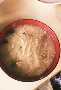 豆苗とエノキの味噌汁(><)
