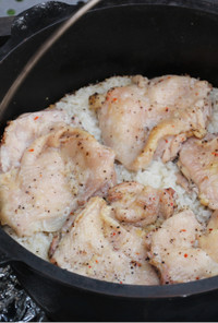 ダッチオーブンで作るアジアン鶏めし！