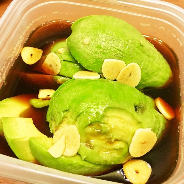 作り置き アボカドのにんにく醤油漬け レシピ 作り方 By 祐介嫁 クックパッド 簡単おいしいみんなのレシピが353万品