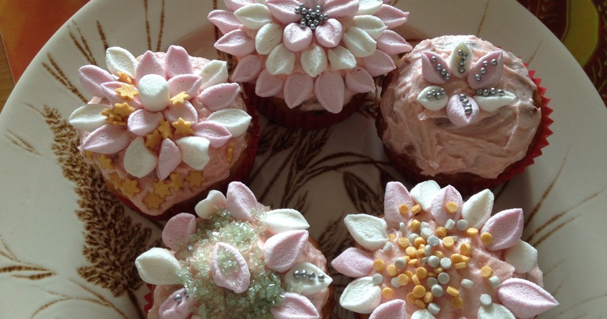 ミニマシュマロでお花のカップケーキ レシピ 作り方 By Skjko クックパッド 簡単おいしいみんなのレシピが353万品