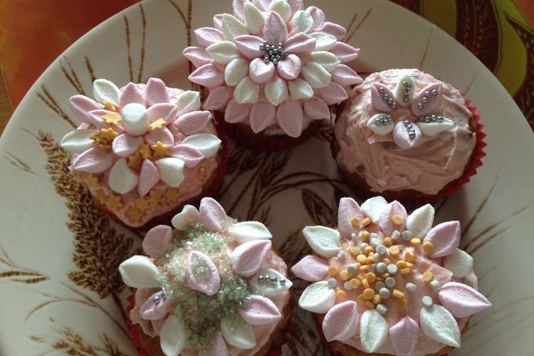 ミニマシュマロでお花のカップケーキ レシピ 作り方 By Skjko クックパッド 簡単おいしいみんなのレシピが355万品