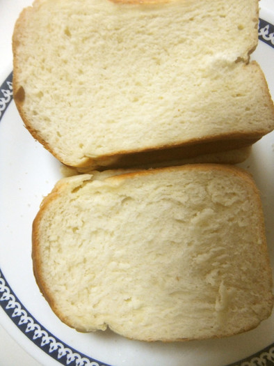 トーストしてカリカリ。HBでミルク食パンの写真