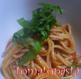 昆布つゆとトマトソースのパスタ