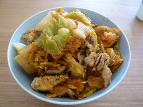 玉子でまろやか☆豚キムチ丼