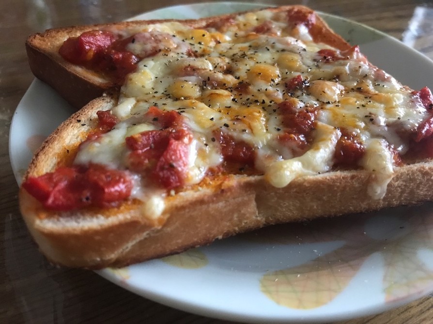 濃厚トマトソースのピザトーストの画像