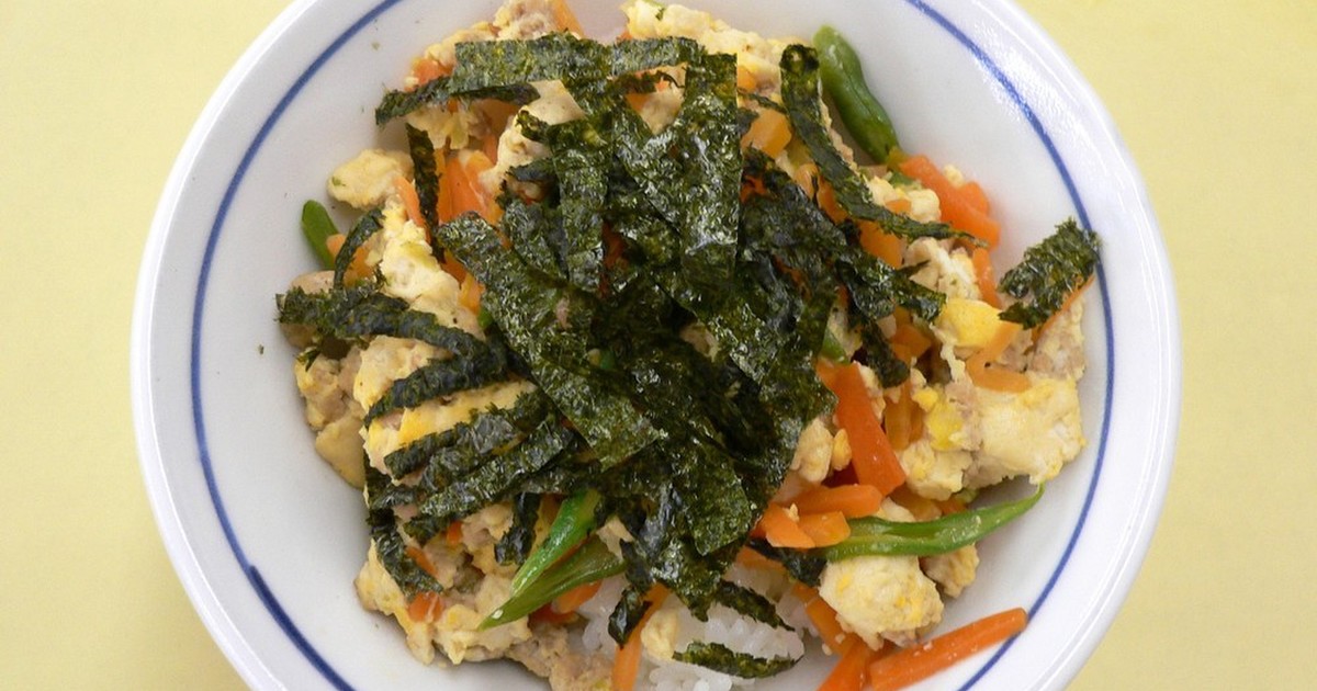 鶏肉炒り豆腐丼★めんつゆで簡単メニュー♪ by 埼玉県 【クックパッド】 簡単おいしいみんなのレシピが292万品 鶏肉炒り豆腐丼... 