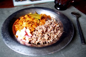 鯖缶とオクラのココナッツカレー