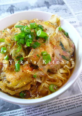 艶うどんに鶏肉&梅干しのさっぱりかき揚げ