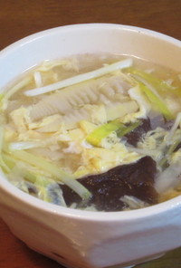 タケノコと黄ニラときくらげの卵スープ