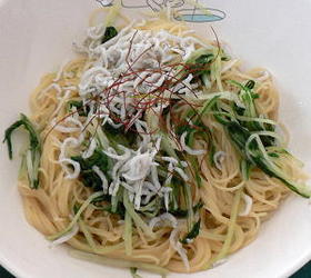 釜揚げちりめんと水菜の冷製パスタ