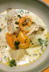 鶏胸肉パプリカ根菜のミルクカレースープ