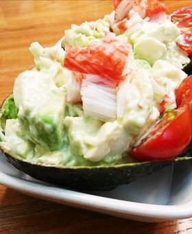 アボカドと豆腐とカニかまでお手軽サラダ