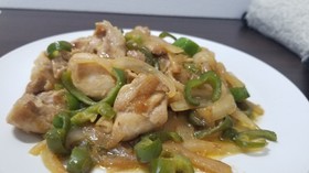 鶏肉と玉ねぎのマヨポンソース炒め
