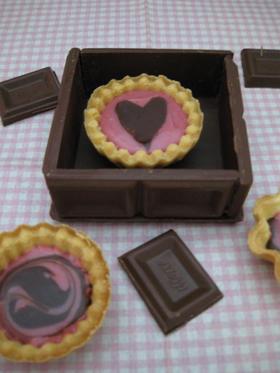 取り扱い注意!板チョコ箱と生チョコタルト
