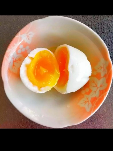 簡単に出来る半熟卵の写真