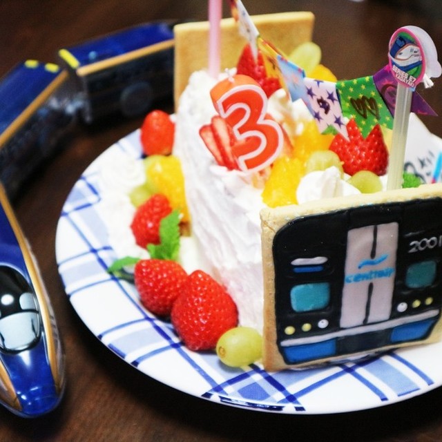 お誕生日の電車ケーキ レシピ 作り方 By やまみq クックパッド 簡単おいしいみんなのレシピが350万品