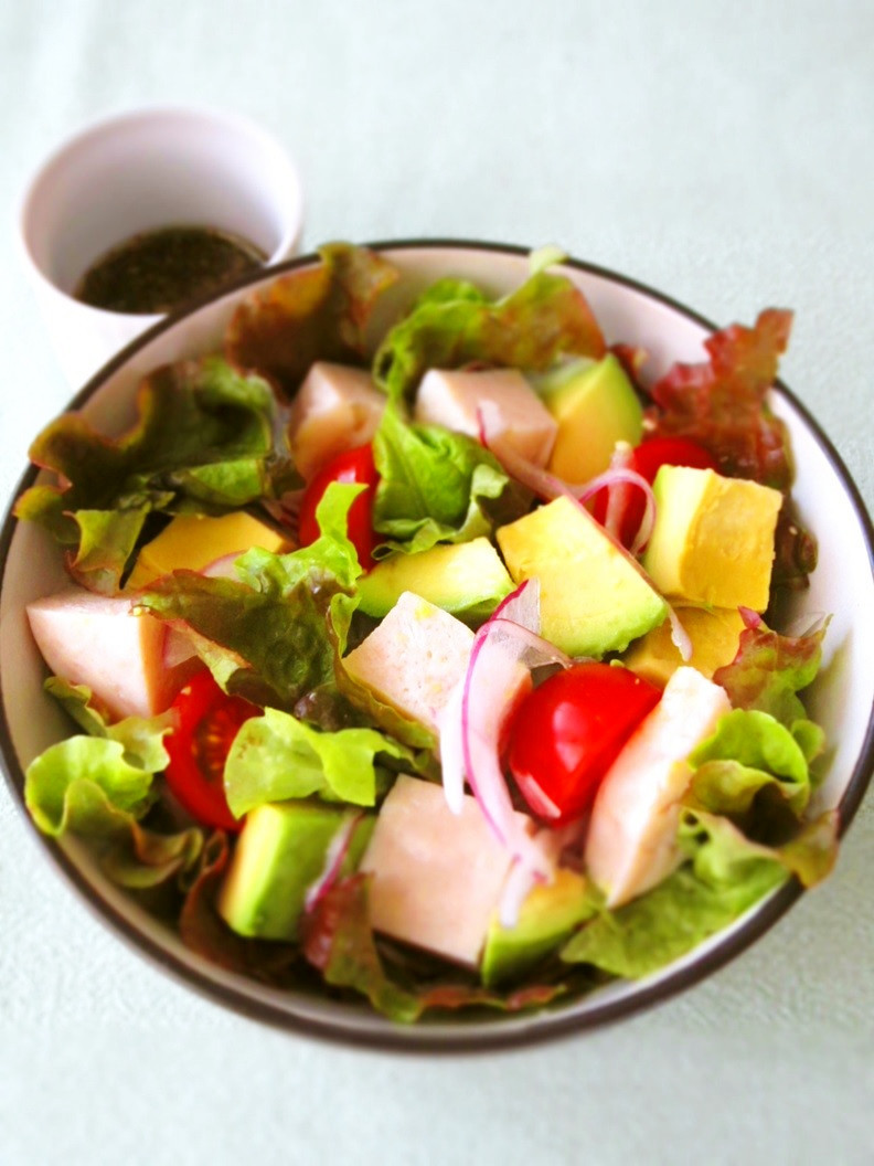 チキンとアボカドの蕎麦サラダ☆バジル風味の画像