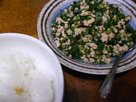 ごはんに合う!にらとひき肉炒め