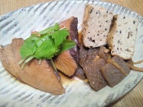 初鰹のしょうが煮の炒りこんにゃく添え