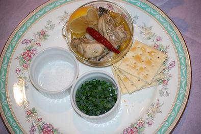 牡蠣のオリーブオイル漬けのカナッペの写真