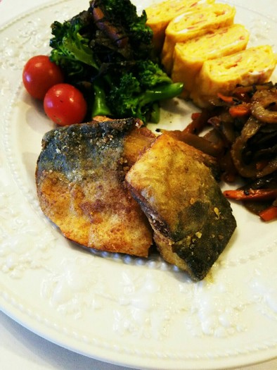 お弁当用 塩鯖の唐揚げカレー風味の写真