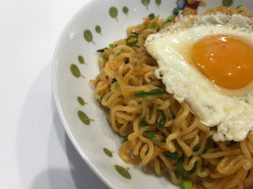 ☆辛ラーメンで☆ねぎたっぷり焼きそば