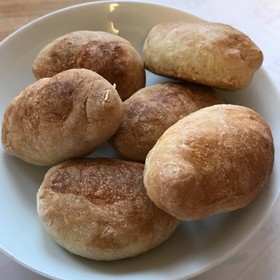 表面カリッと仏パン風、ロールパン。金柑入