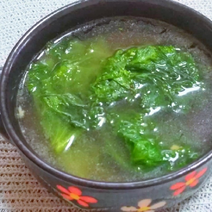 鶏の茹で汁で作ったレタスのスープの画像