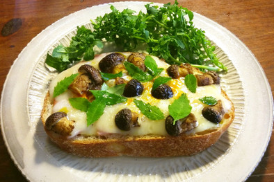 ミニ椎茸とハムチーズトーストの写真