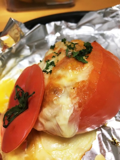 玉ねぎヨーグルトの丸焼きトマトの写真