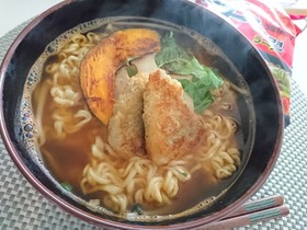 特製辛ラーメン 茸と野菜と鯵フライのせ