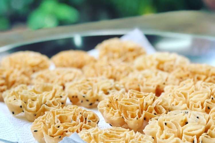 タイ 伝統菓子花の煎餅dok Jok レシピ 作り方 By 横浜発国際料理教室 クックパッド
