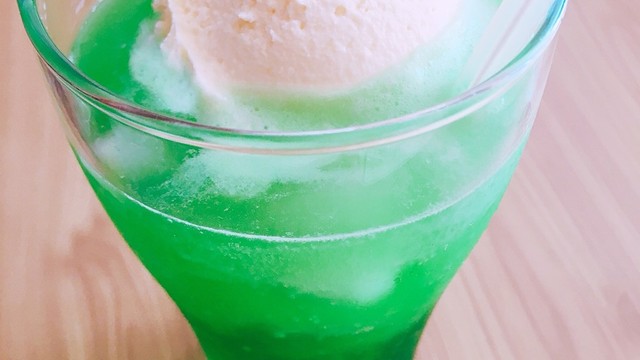 メロンソーダ フロート レシピ 作り方 By なあーーーこ クックパッド