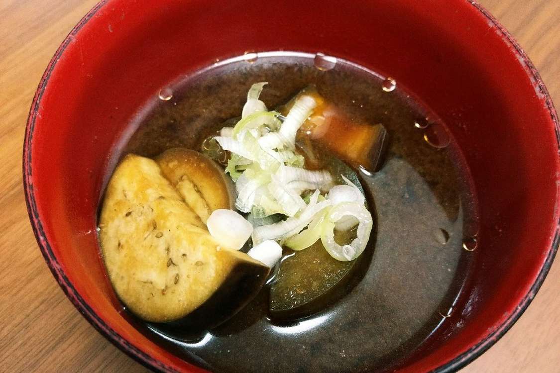 茄子の味噌汁にちょいかけごま油 レシピ 作り方 By てる坊 クックパッド 簡単おいしいみんなのレシピが379万品