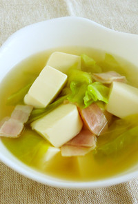 キャベツと豆腐のおなかに優しいスープ