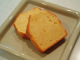 微かにカラメル味なパウンドケーキ(^^♪