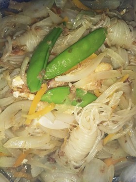 結び蒟蒻と新たまねぎと人参の煮物!