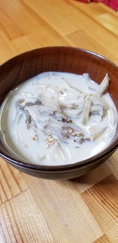 豆乳＆舞茸❁食べるスープ❁味噌汁の写真