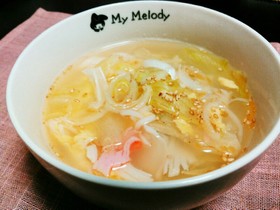 レタスとカニカマの中華たまごスープ