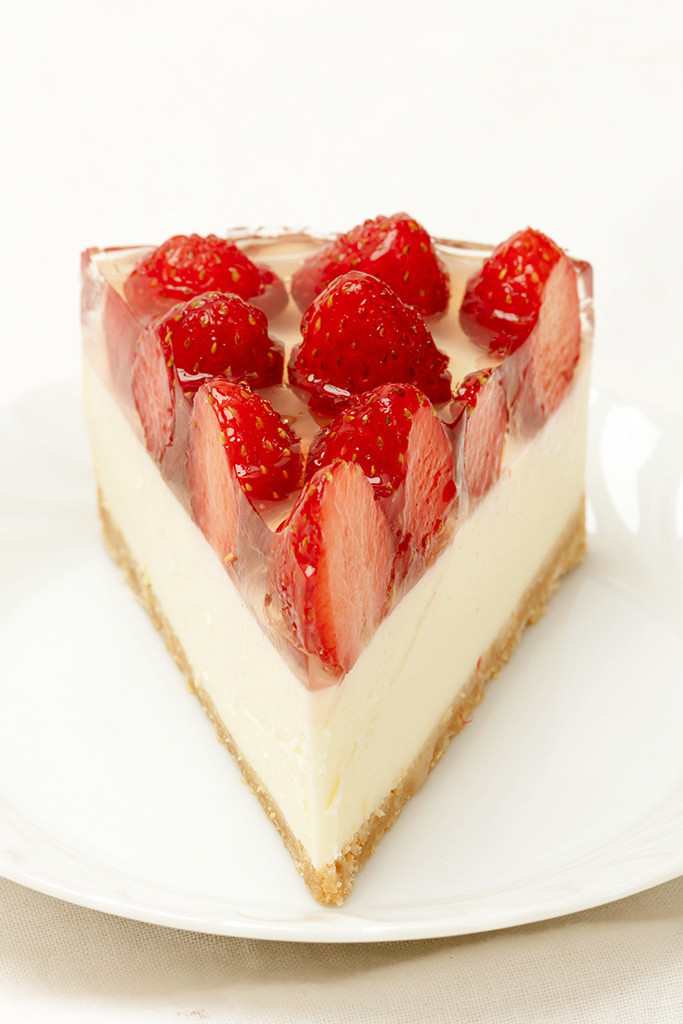 苺のレアチーズケーキの画像