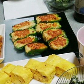 鶏ミンチと麩でふわふわピーマンの肉詰め