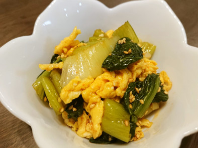 青梗菜と炒り卵のキムチ和えの写真