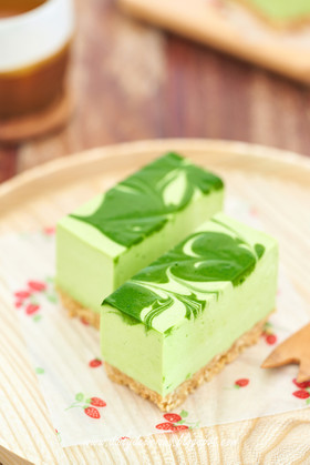 抹茶レアチーズケーキ