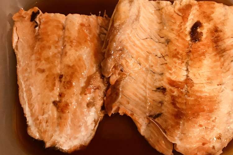 お弁当やおにぎりに 生鮭 鱒の醤油漬け レシピ 作り方 By サメ美とマス恵 クックパッド 簡単おいしいみんなのレシピが352万品