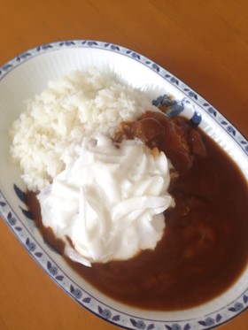 カレーに玉ねぎヨーグルトトッピング